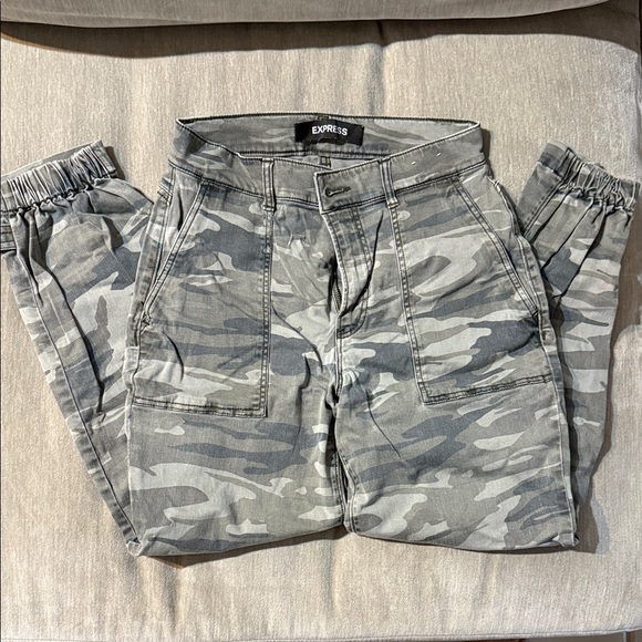 Express women's Camouflage Cargo Pants - Picture 1 of 4